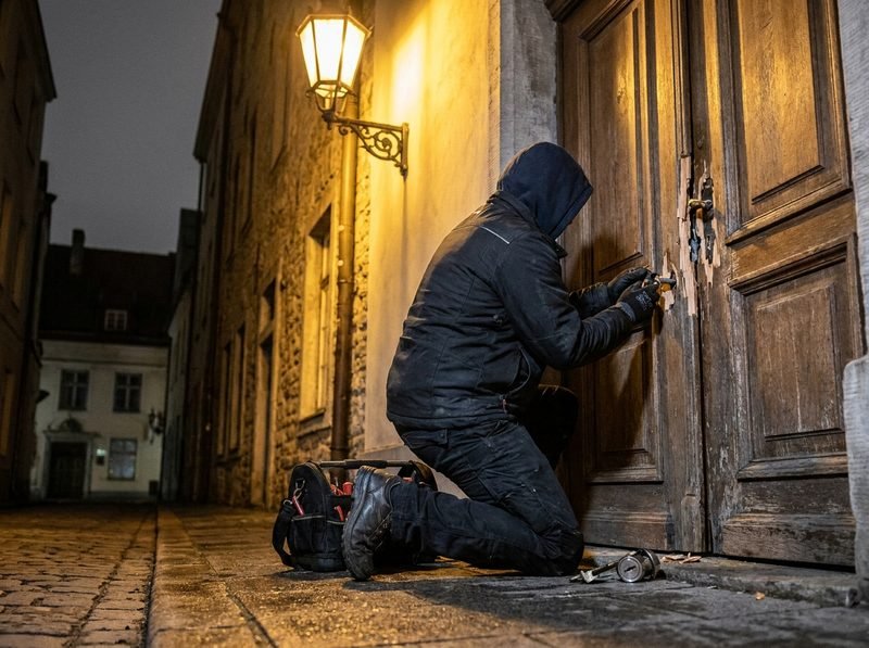 Dépannage serrurier après effraction à Bruxelles-Ville (1000) - mise en sécurité de la porte 24/7