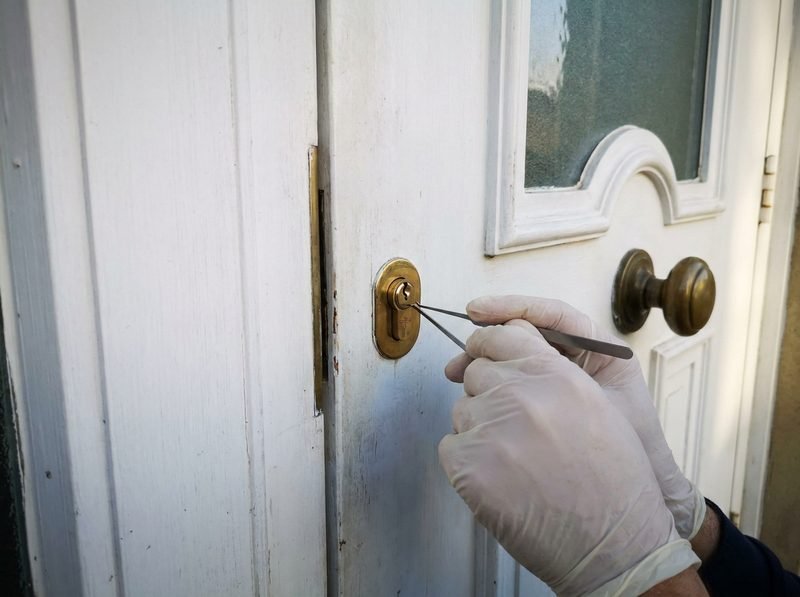 Ouverture de porte verrouillée fermée à double tour par un serrurier à Bruxelles-Ville (1000) - urgence